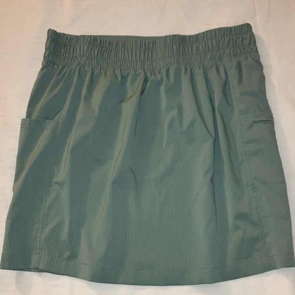 Eddie Bauer large women’s light Green Skirt with zip Pocket and cargo pockets - Picture 6 of 12